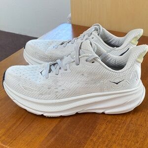 Hoka Women's Clifton 9 Athletic Shoes